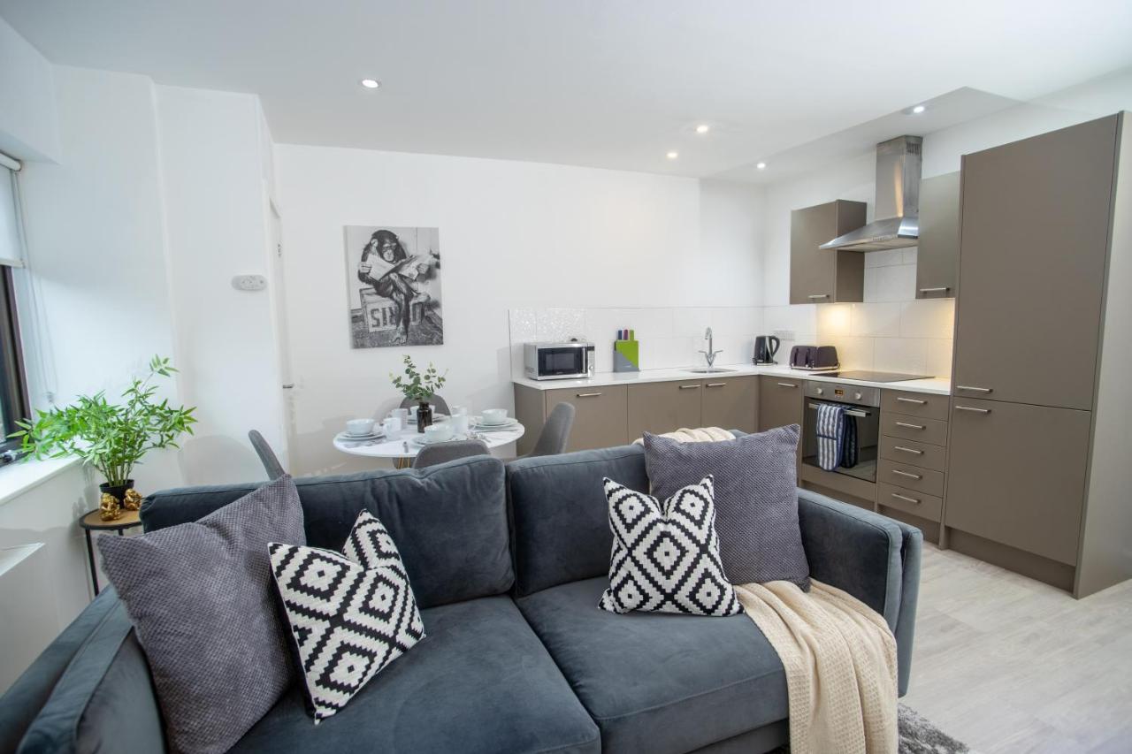 Pembroke House Apartments Exeter For Families Business Relocation Free Parking Exterior photo