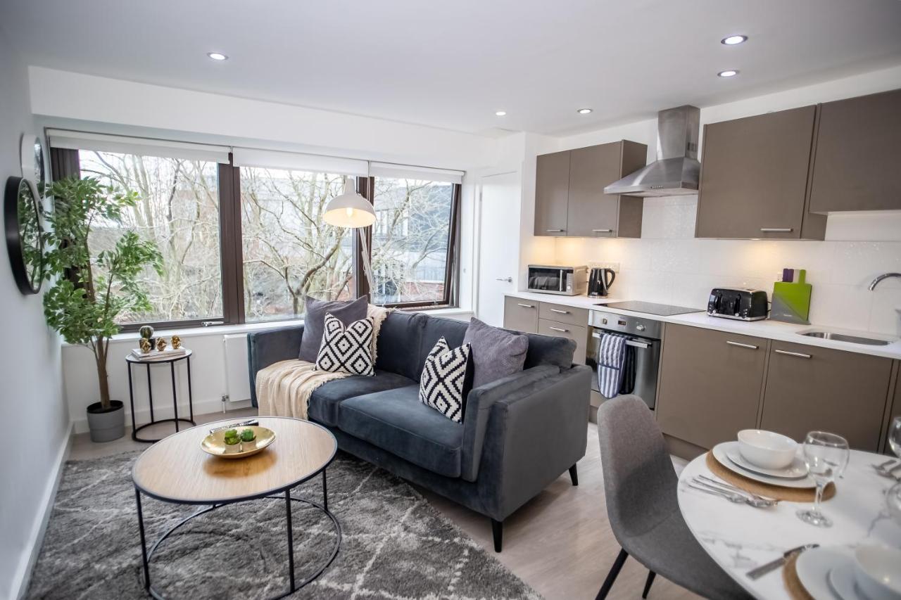 Pembroke House Apartments Exeter For Families Business Relocation Free Parking Exterior photo