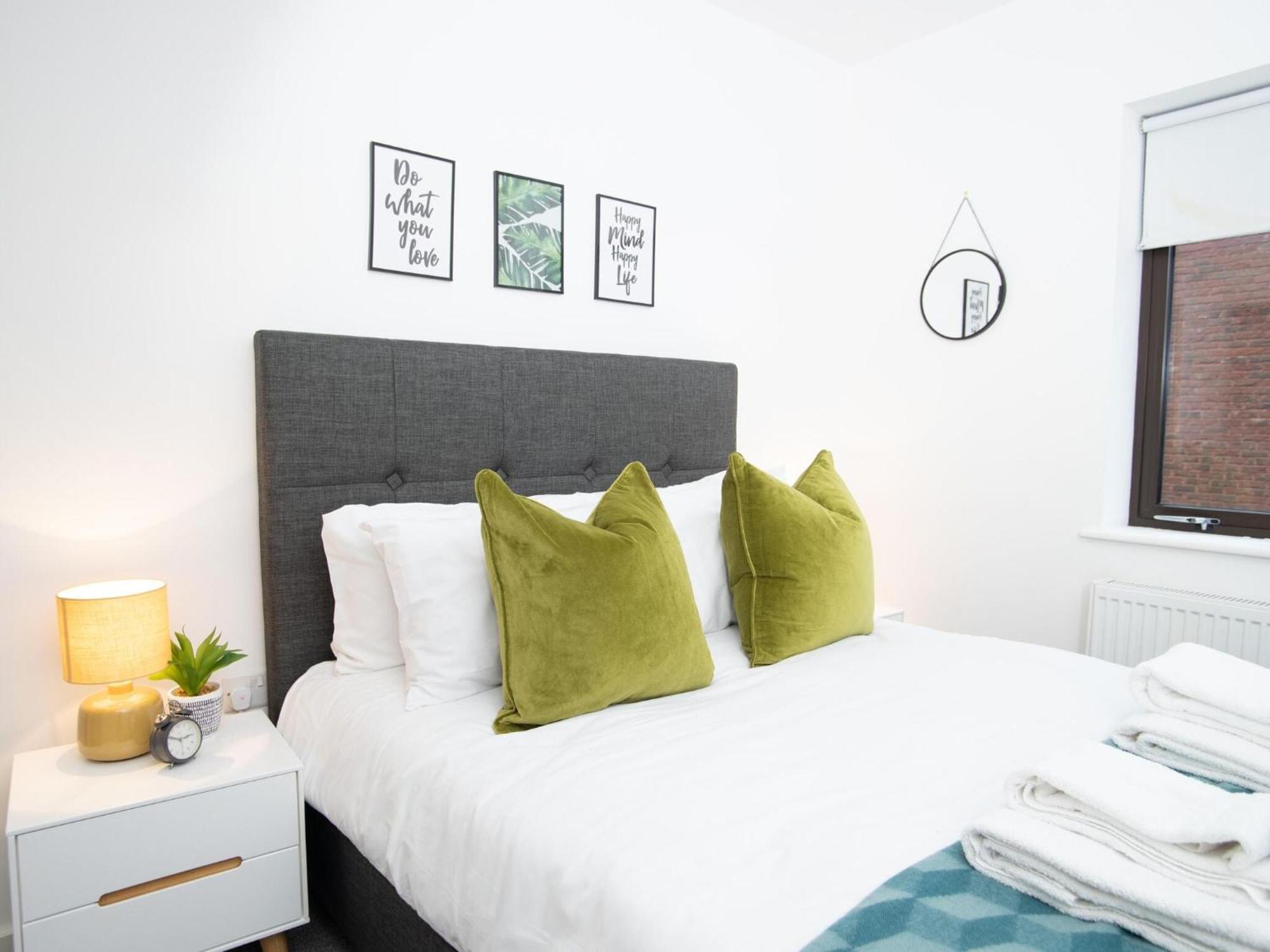 Pembroke House Apartments Exeter For Families Business Relocation Free Parking Exterior photo