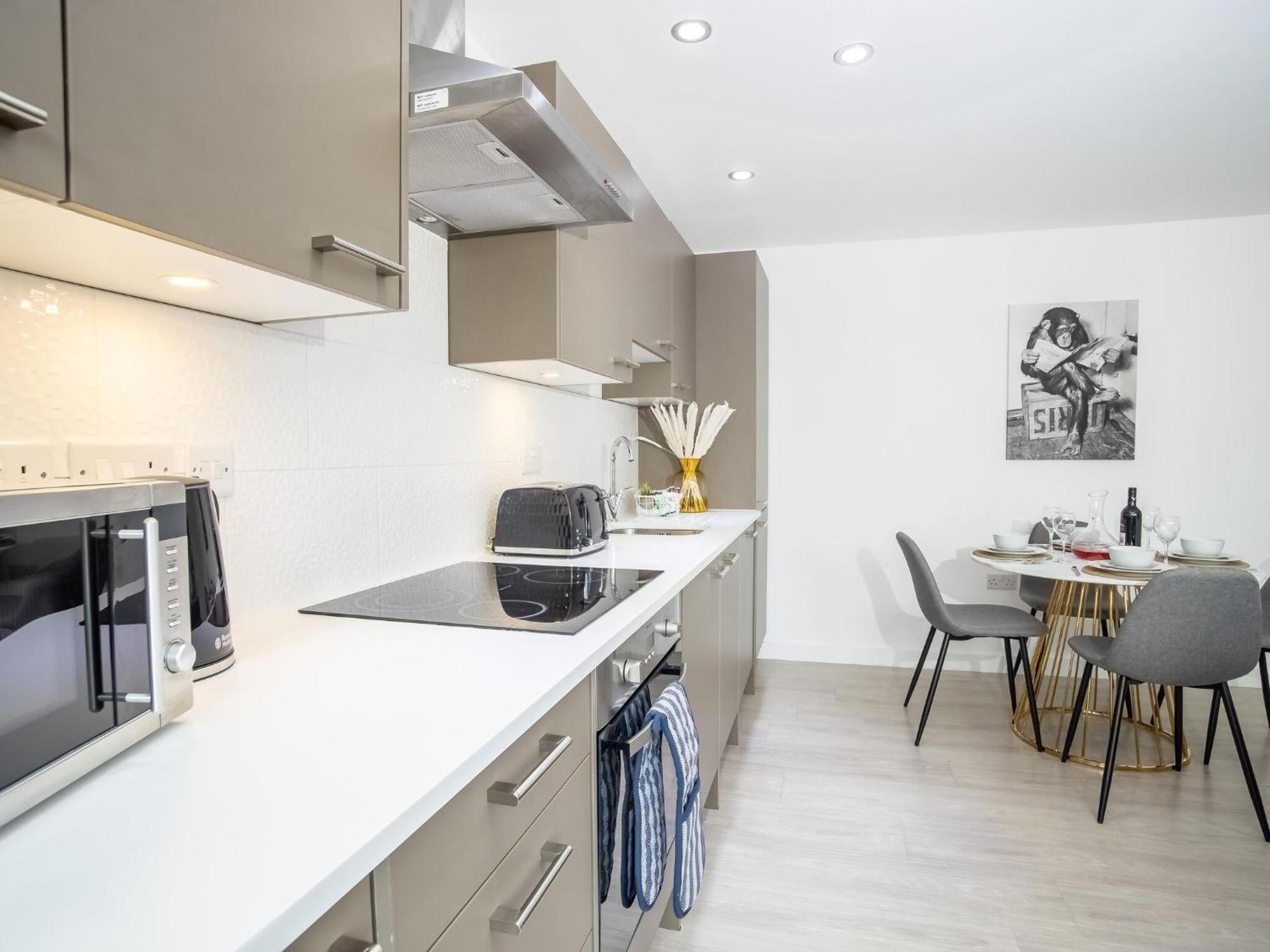 Pembroke House Apartments Exeter For Families Business Relocation Free Parking Exterior photo