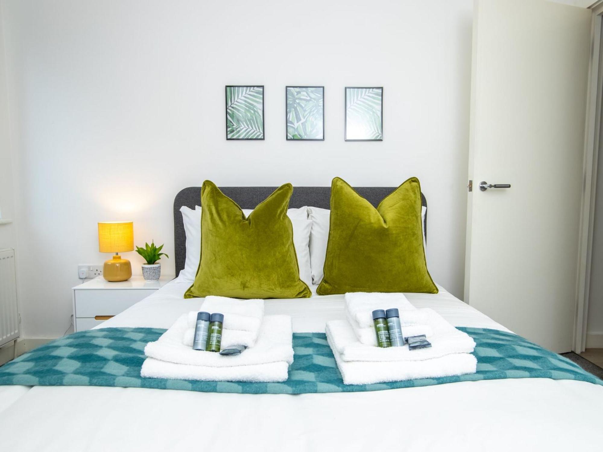 Pembroke House Apartments Exeter For Families Business Relocation Free Parking Exterior photo