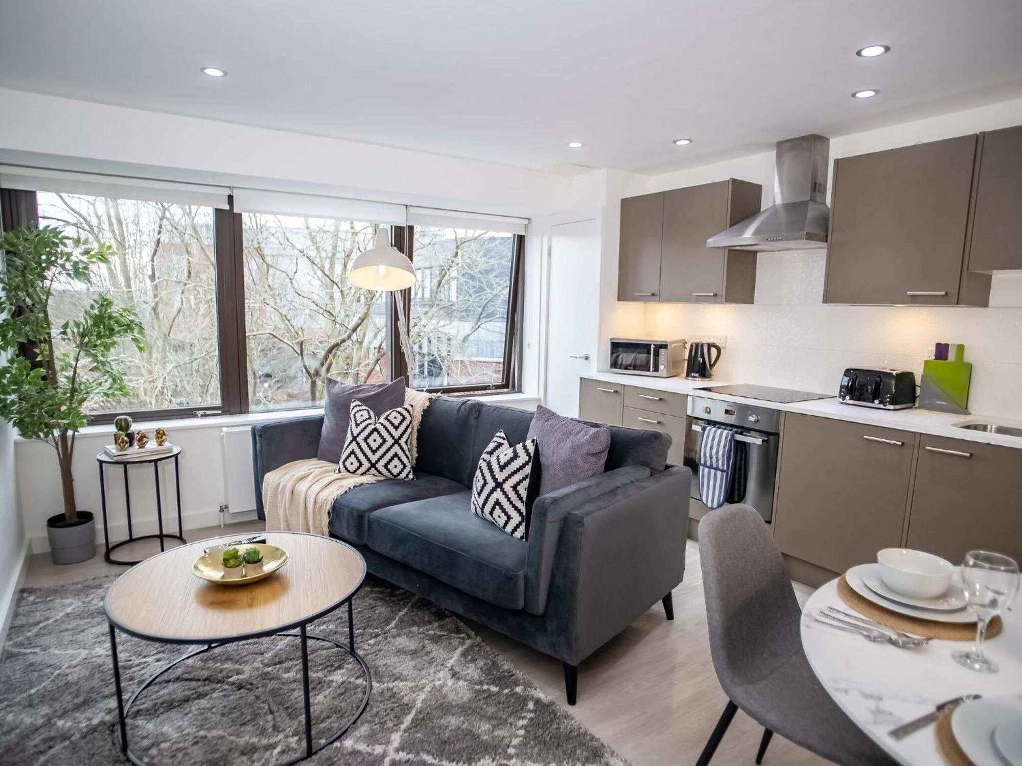 Pembroke House Apartments Exeter For Families Business Relocation Free Parking Exterior photo